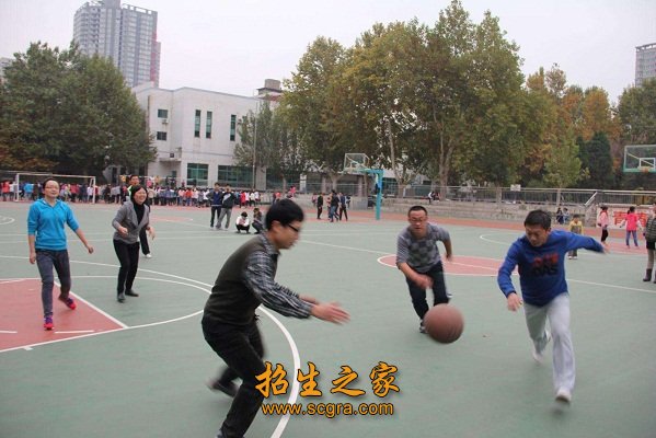 教学仪器设备总值达到2500万