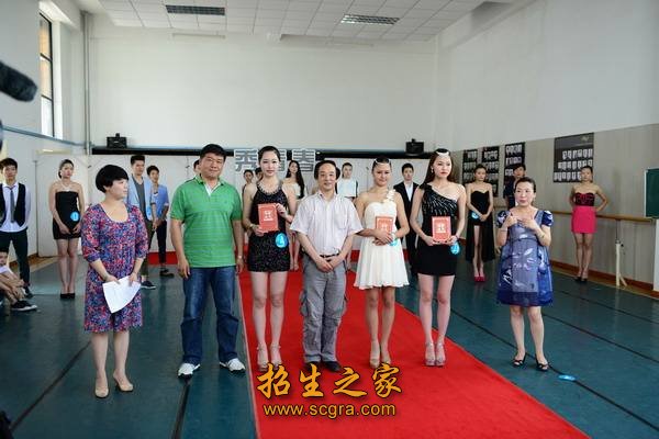 专全面发展的艺术人才”的办学宗旨