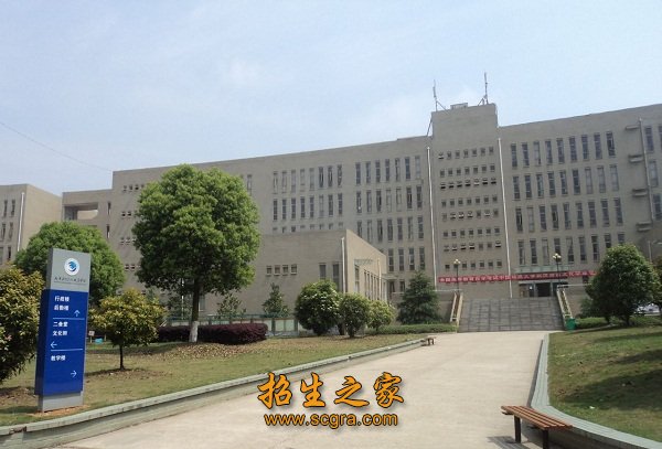 馆藏纸质图书84.7万册