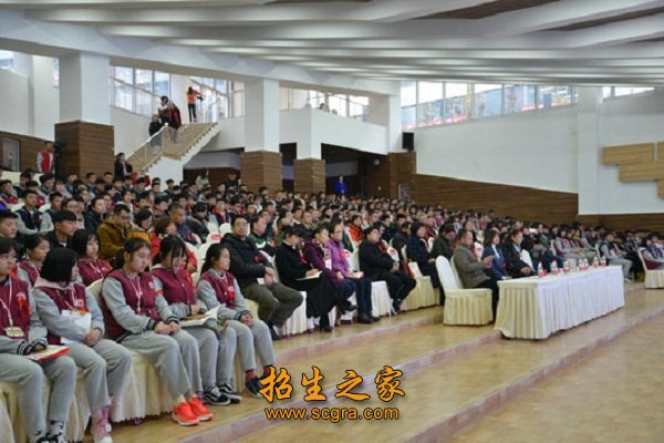 成绩不好无缘高中的同学也不用只有面临