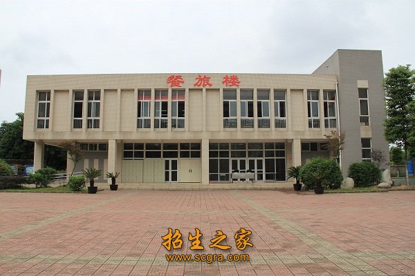 免学费政策吸引很多适龄青少年来到中专