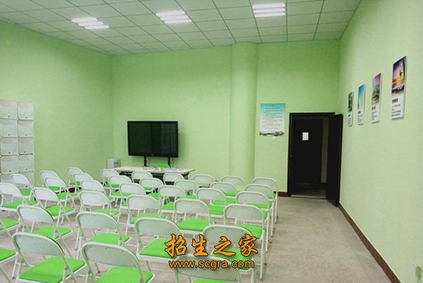 后2年按高校标准收取