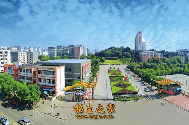 具有博士
