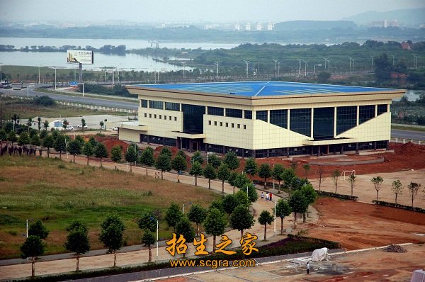 院地处九省通衢的武汉市