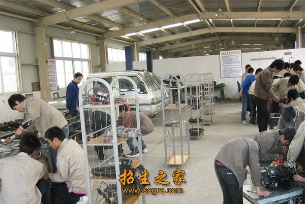 澳门永利平台官网安全访问坚持"出校门