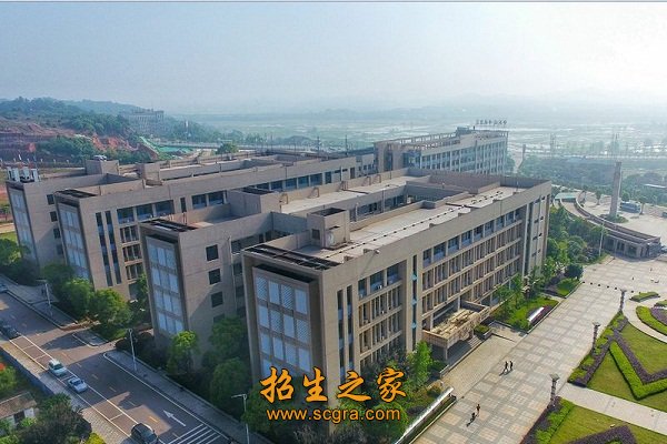 办学历史可追溯到1954年成立的湖南