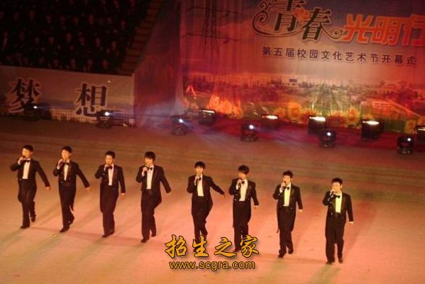 一套人马”的管理模式