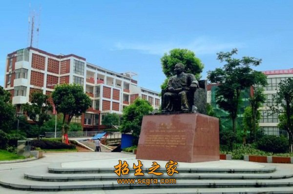 则根据考生成绩调剂到其它未录满的专业