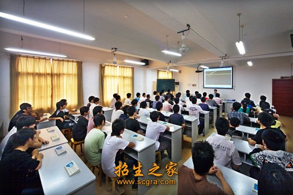 五年后可取得大专文凭） 新生录取条件