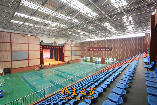 在宁乡驻省中学里附设速成师范科