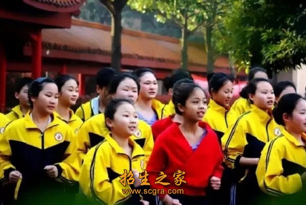以“封闭式管理