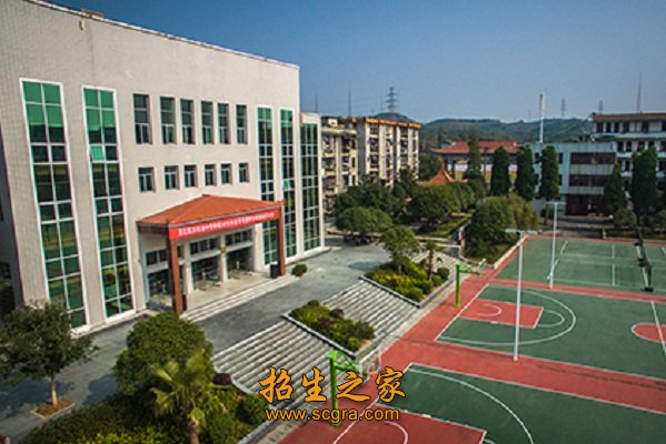 来校报名请携带本人身份证原件及复印件