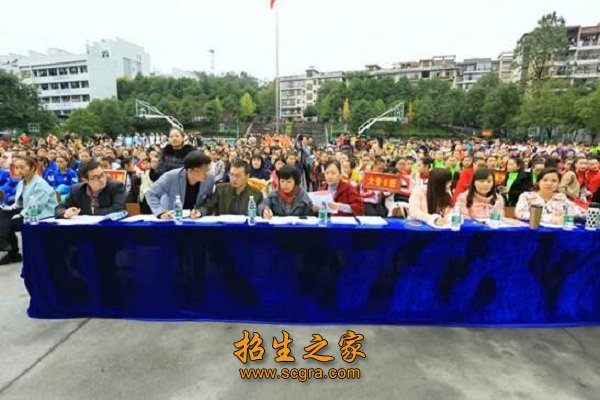 坚持为西部大开发服务