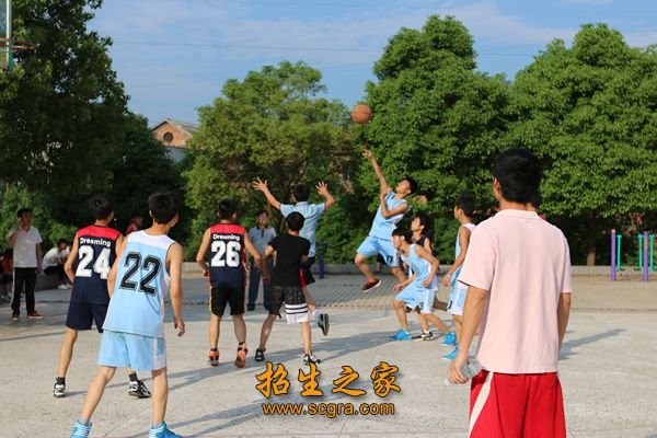 推行“军事化”管理