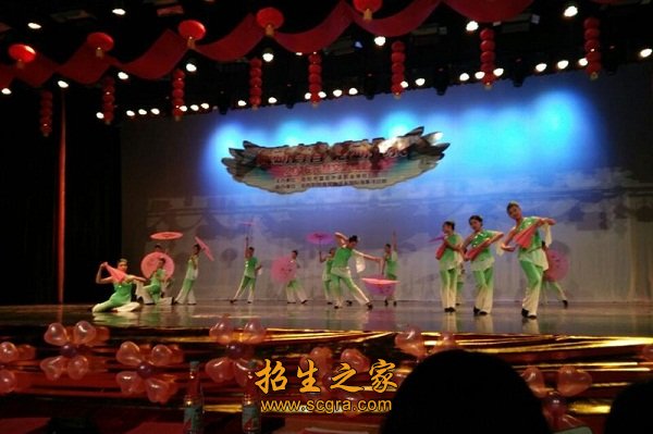 富岳帮助两千多名学子实现了高薪就业的