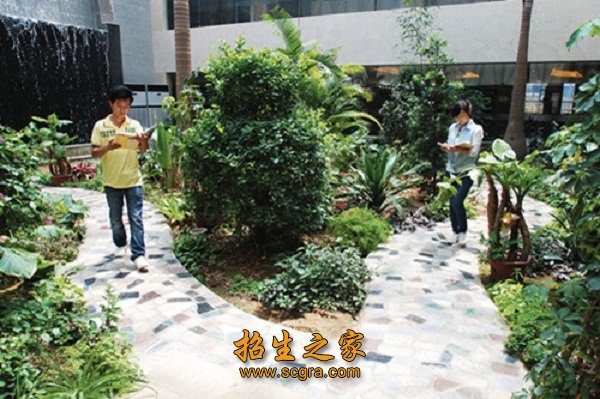 努力建设成办学特色鲜明
