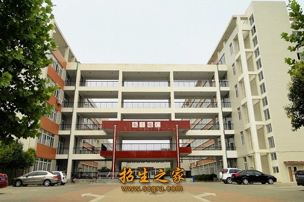形成了花园式的校园