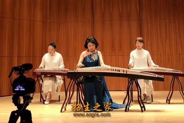 坚持社会主义办学方向
