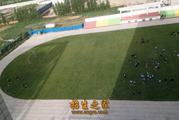 占地700余亩的新密校区(新校区)正