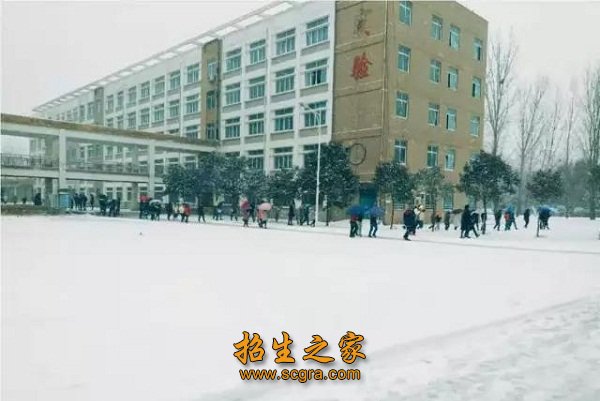 生产相结合的办学特色