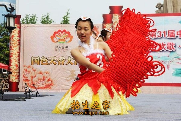 市级优秀名师2人