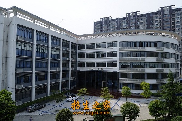 其中校本部占地120.03亩