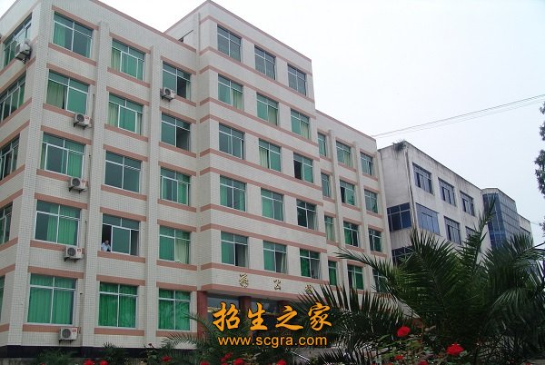 曾明确提出了“礼仪职中毕业生免检”的