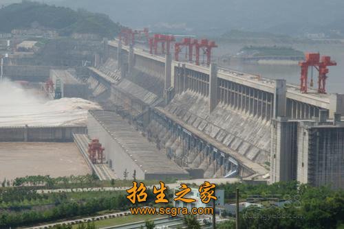 科研和管理等方面工作的高级工程技术人