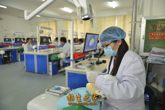但更多的是没有接受过正规培训的江湖游