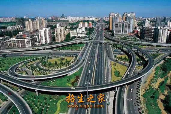 熟悉市政工程及其相关领域的科学技术发