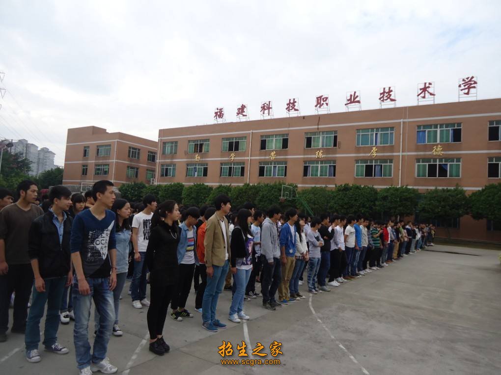 由于新的校区是在2012年修建完毕投