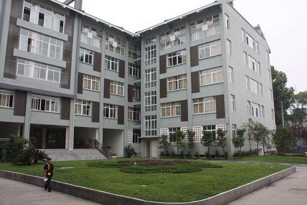 粮丰新校区正在积极建设中