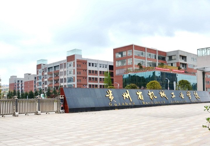 图书藏量12万册