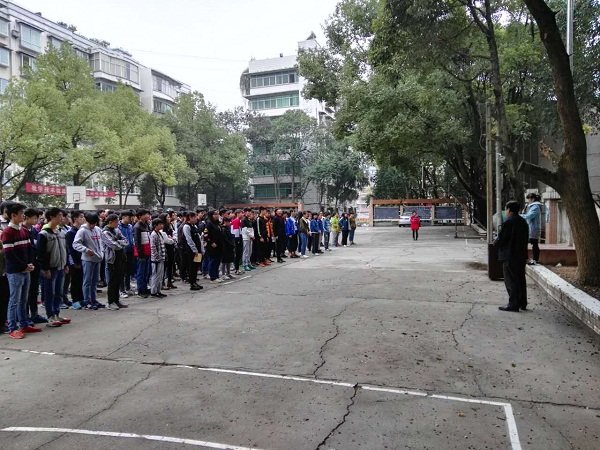 一级教师30人