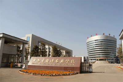 以培养应用型人才为目标适时调整专业和