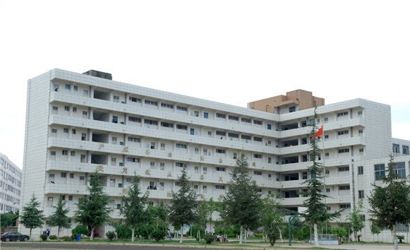 1998年更名为西山区职业高级中学
