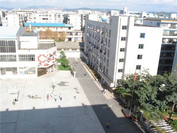 毕业生升学率达70%以上