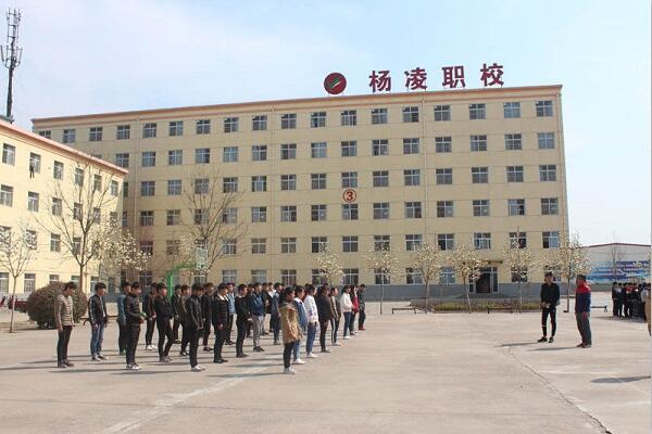 澳门永利注册活动入口在校门口