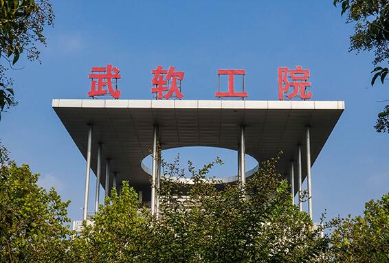 95.5元／生（着装用品包括军装