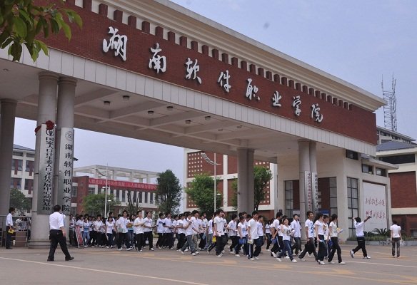当遇到多名考生同志愿同分数时