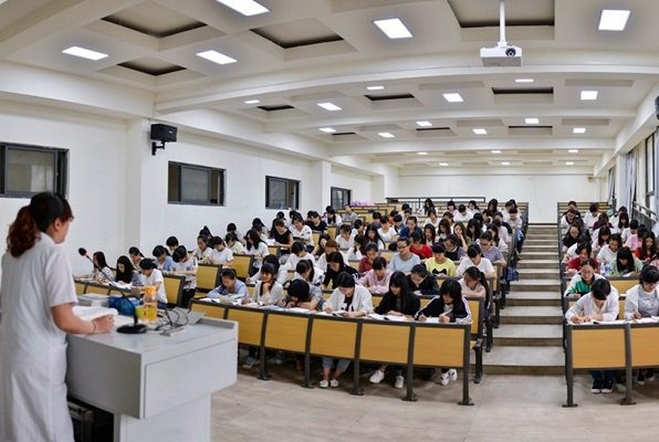 同类内容两者都保留在站内即可形成完整