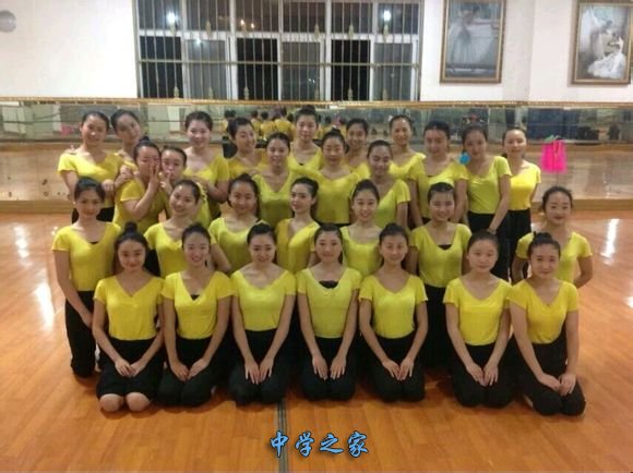 2196人
