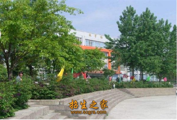 注意以医药卫生类为特色
