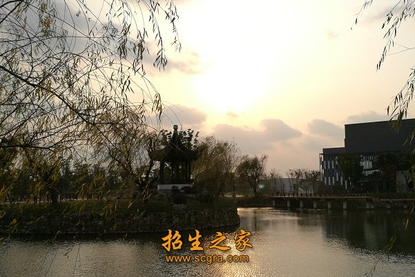 建筑面积10万平方米