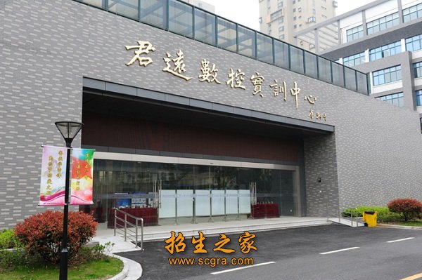 电子信息三大专业群12个专业