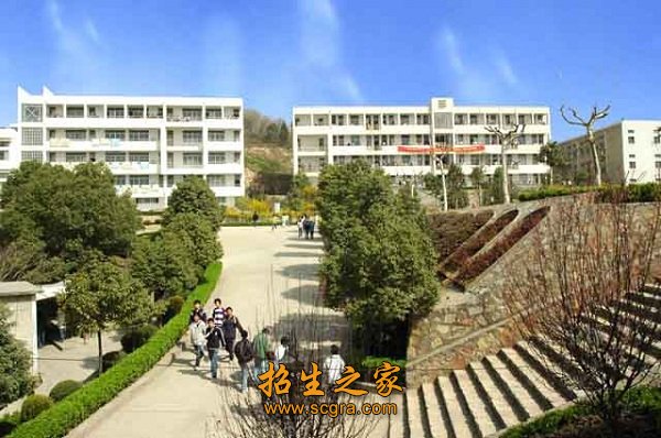 在校生6000余人