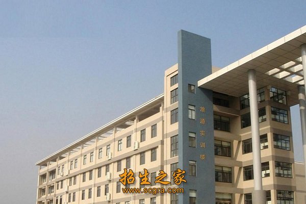 培养国际化人才”为办学定位
