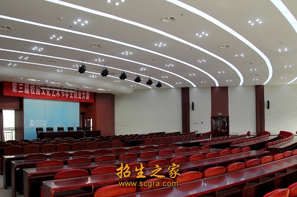 追求卓越”的校训