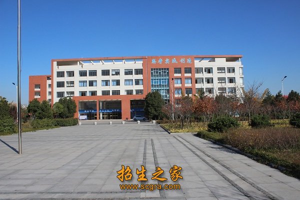 校园坐落在虞姬故里