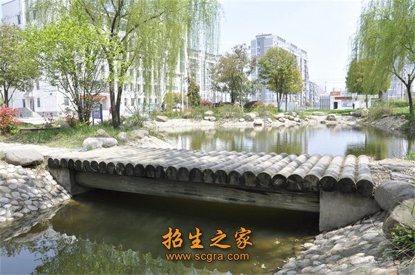 坚持“以服务为宗旨